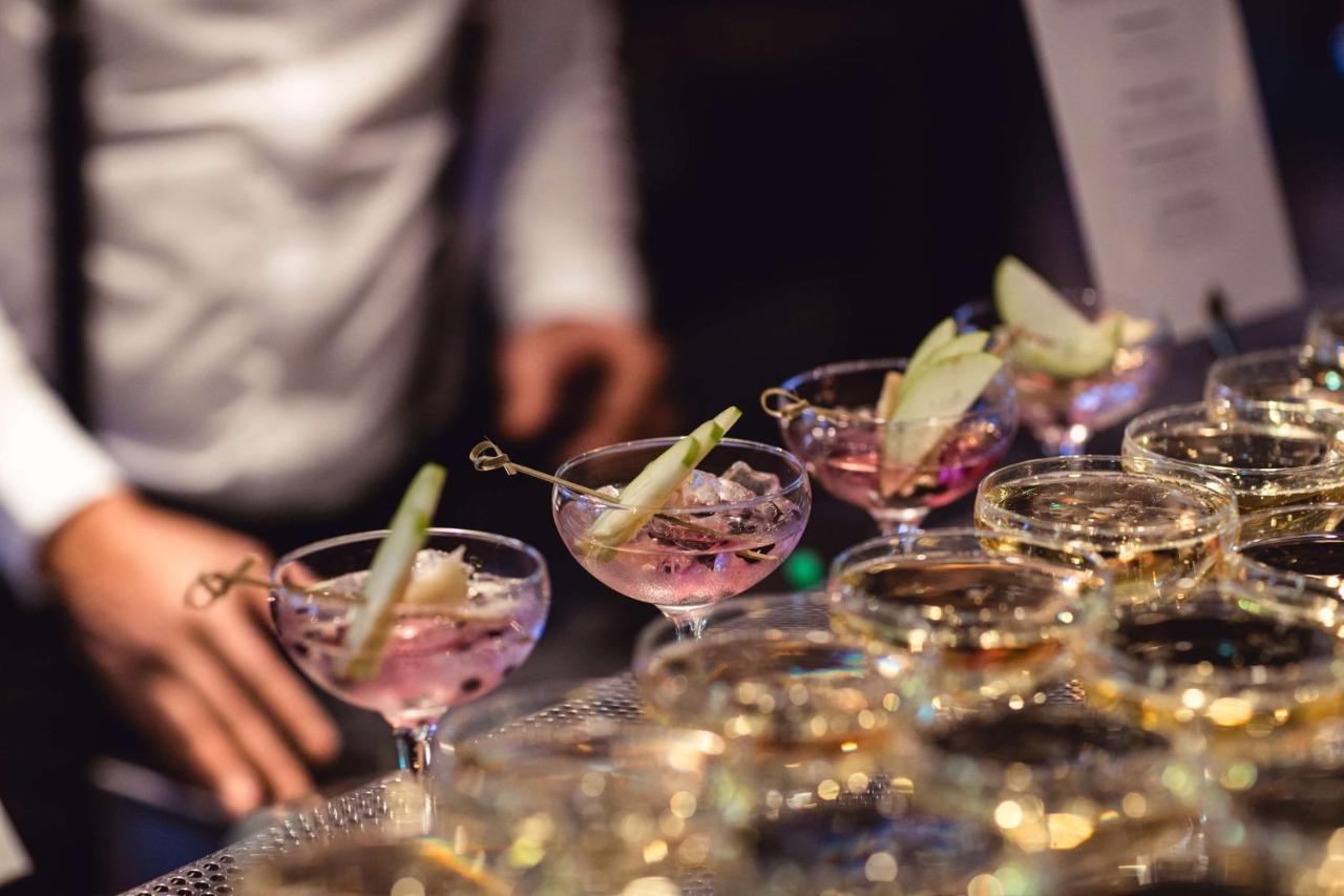 Radisson Collection, Strand Hotel, Стокхолм Екстериор снимка A tray of cocktails